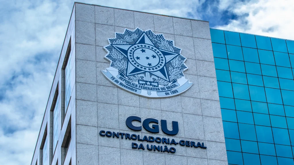 Imagem do prédio da CGU. Texto: Os 5 órgãos mais importantes no combate à corrupção no Brasil
