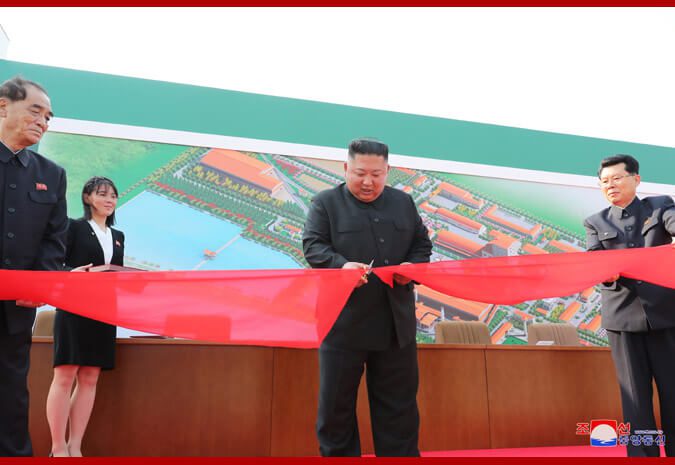 Kim em inauguração de fábrica na Coréia do Norte (KCNA/Via FotosPublicas)