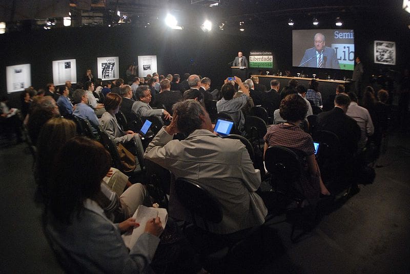 Imagem de participantes no seminário cultura - liberdade de imprensa.