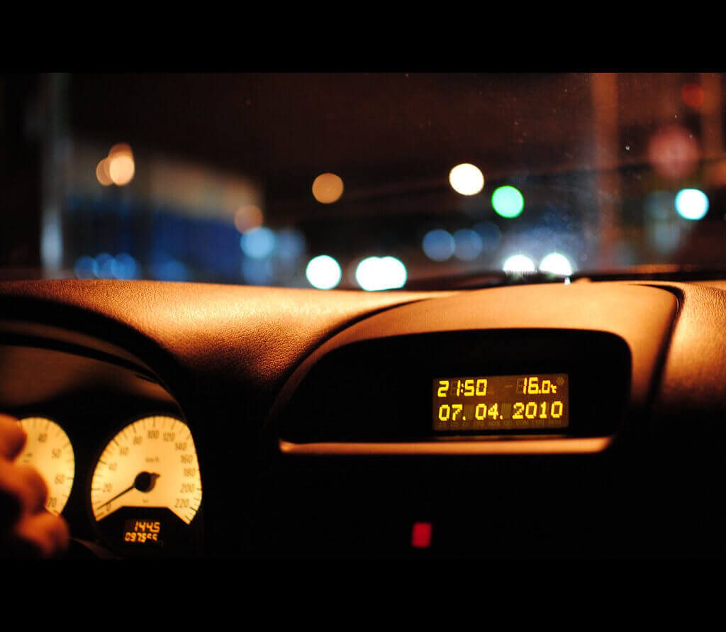 Imagem ilustrativa: painel de um carro. (Foto: VisualHunt)
