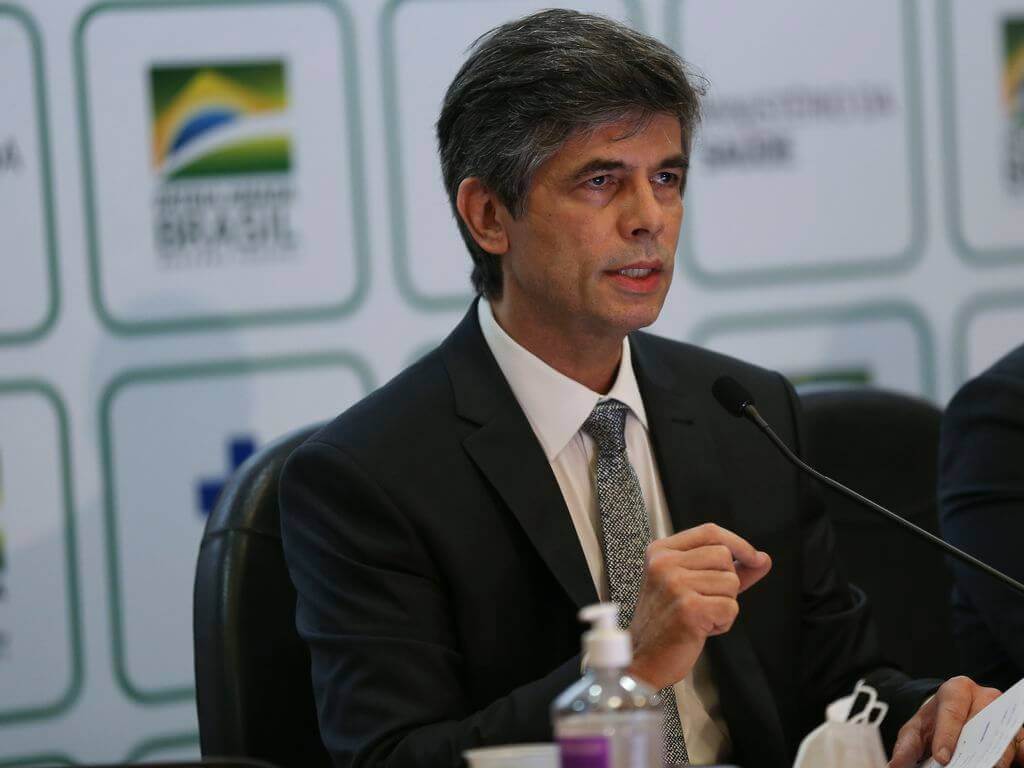 Na imagem, Nelson Teich em coletiva de imprensa. Conteúdo sobre Ministério da Saúde.