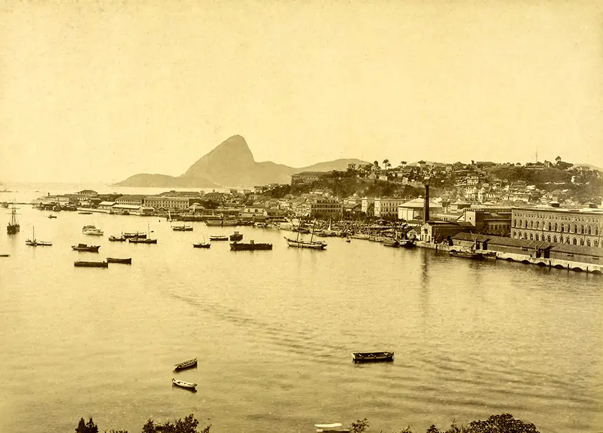 Imagem do porto do Rio do Janeiro, com o corcovado ao fundo, em meados de 1850. Texto: Saúde na região Sudeste: qualidade e desigualdades no acesso à saúde