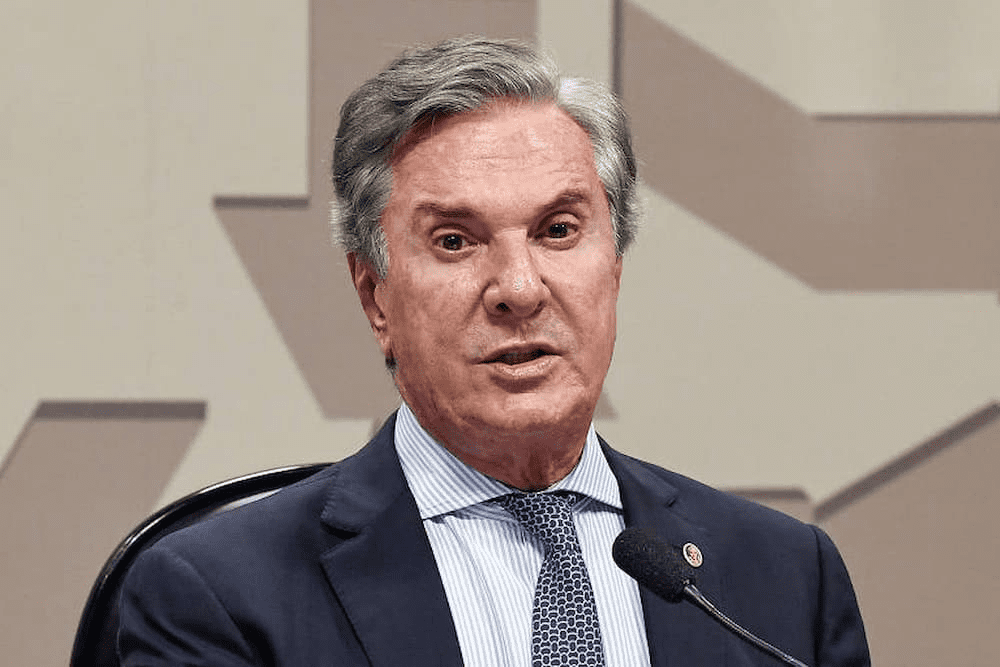 Fernando Collor na imagem. Texto sobre prisão de Fernando Collor.