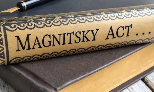 Lei Magnitsky escrito em inglês "Magnitsky Act".