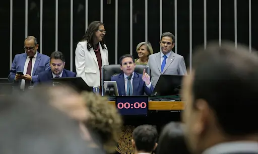 Votação da PEC da Blindagem no Congresso.