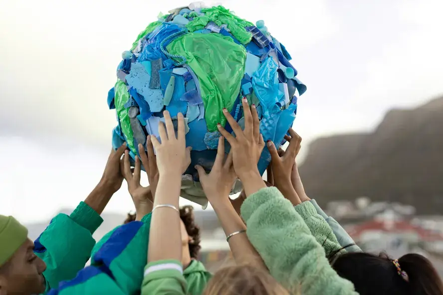 Texto: Como a juventude está liderando as mudanças climáticas nas políticas das cidades?