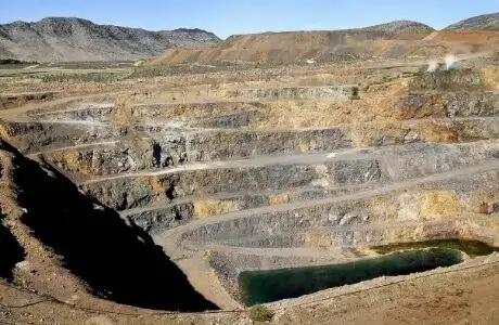 Imagem de Mineradora. Texto: O que são terras raras?