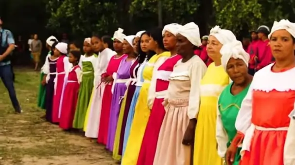 Mulheres da Associação Grupo Cultural Heroínas de Tejucupapo em cena.
